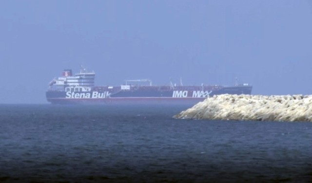 Tàu chở dầu Stena Impero cập cảng Dubai - Ảnh 2.