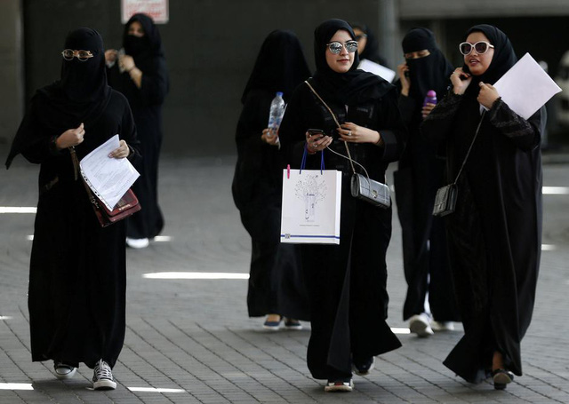 Saudi Arabia ban hành quy tắc ứng xử nơi công cộng cho du khách - Ảnh 1.