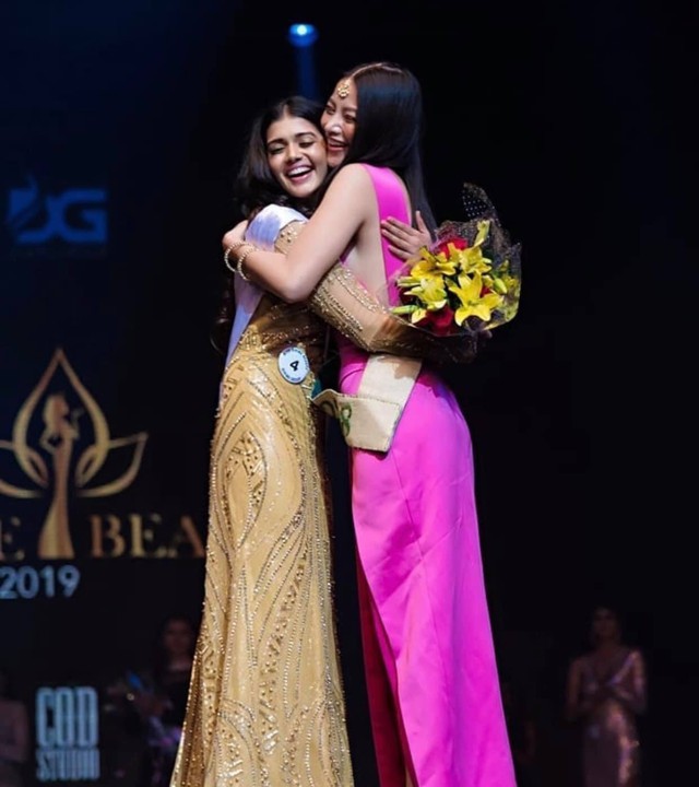 Phương Khánh trao vương miện cho Miss Earth India 2019 - Ảnh 1.