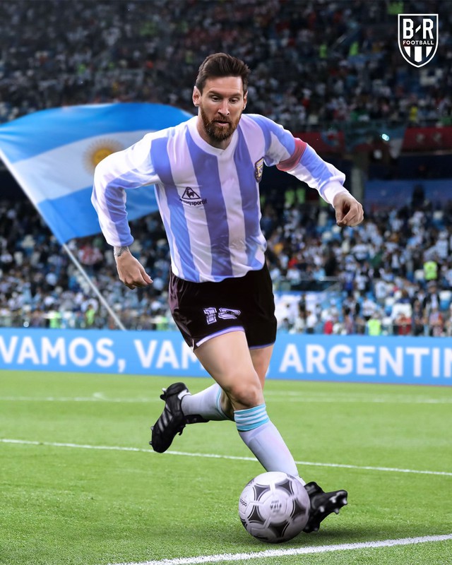 Messi là một trong những cầu thủ vĩ đại nhất lịch sử bóng đá, hãy tải ảnh của anh để cập nhật tin tức mới nhất về ngôi sao này và ngắm nhìn những khoảnh khắc đẹp nhất của anh trên sân cỏ.