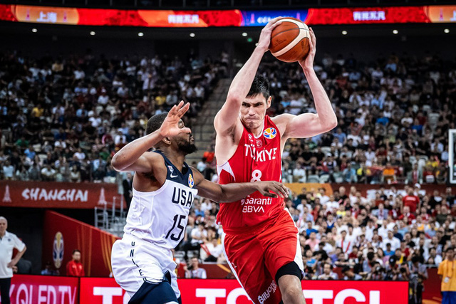 Đội tuyển Mỹ giành chiến thắng sát nút tại FIBA World Cup 2019 - Ảnh 2.
