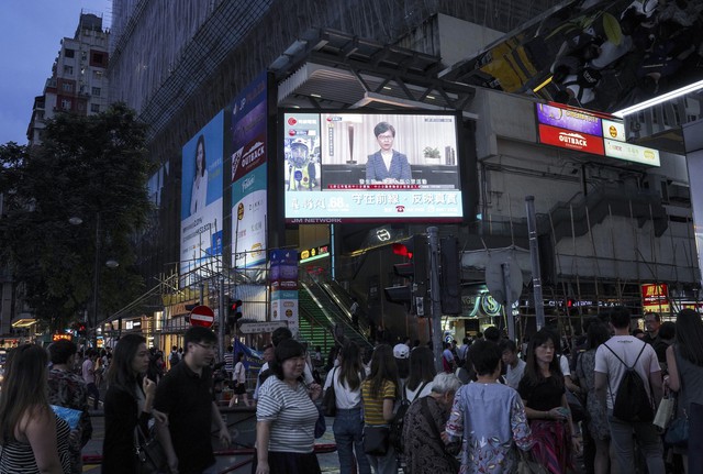Hong Kong khởi xướng đối thoại tìm giải pháp cho bế tắc - Ảnh 1.