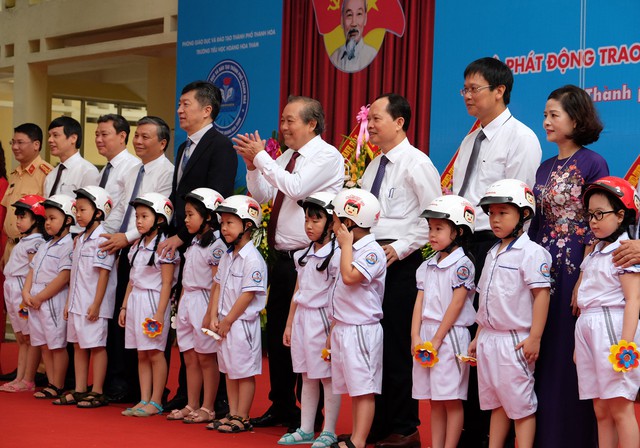 PTTg Trương Hòa Bình đánh trống khai giảng năm học mới tại Thanh Hóa - Ảnh 2.
