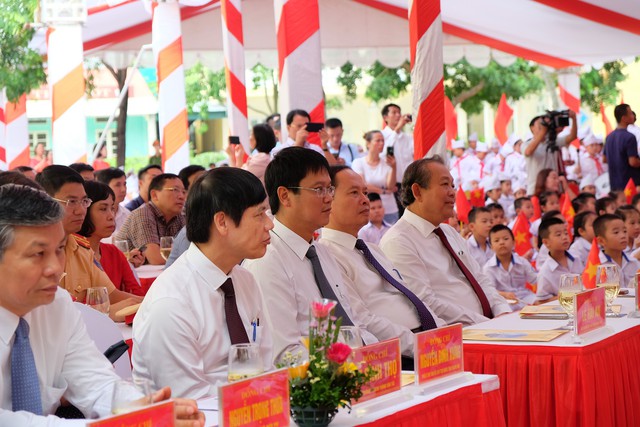 PTTg Trương Hòa Bình đánh trống khai giảng năm học mới tại Thanh Hóa - Ảnh 1.