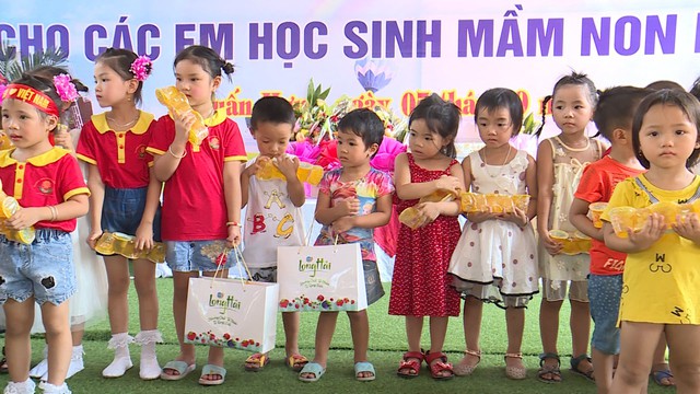 Quỹ Tấm lòng Việt chung vui ngày tựu trường cùng các em nhỏ tỉnh Hải Dương - Ảnh 6.