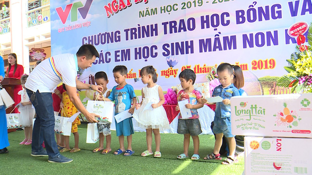 Quỹ Tấm lòng Việt chung vui ngày tựu trường cùng các em nhỏ tỉnh Hải Dương - Ảnh 11.