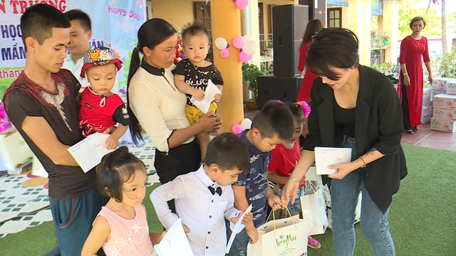 Quỹ Tấm lòng Việt chung vui ngày tựu trường cùng các em nhỏ tỉnh Hải Dương - Ảnh 3.