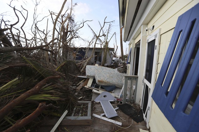 Hàng nghìn người dân Bahamas tháo chạy sau bão Dorian - Ảnh 3.