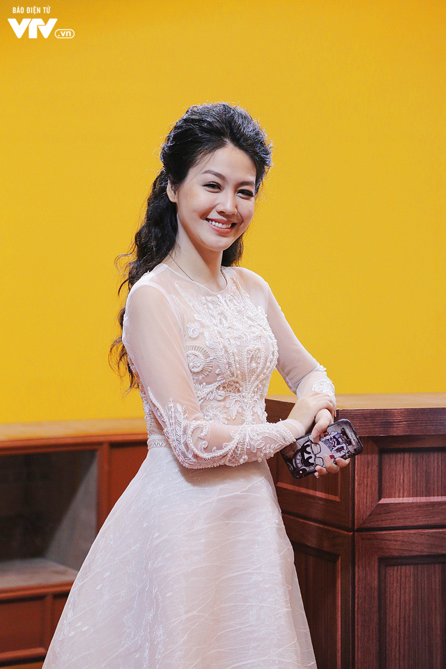 Thảm đỏ VTV Awards: Tiểu tam Quỳnh Nga quyến rũ hút mắt, Nhã Phương khoe sắc với style công chúa - Ảnh 10.