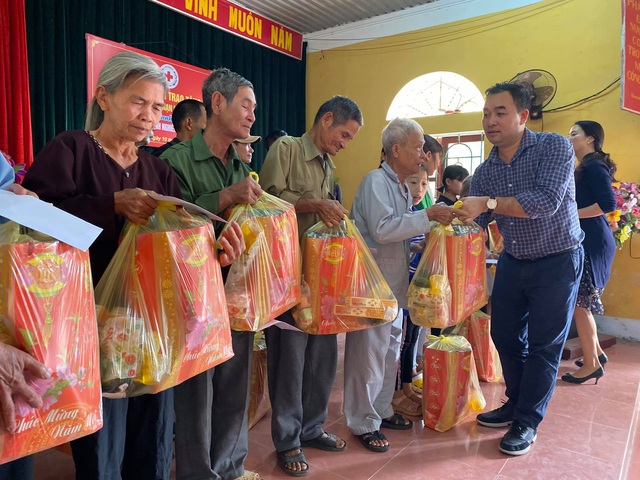 Xuân ấm yêu thương về với 300 hộ gia đình nghèo tỉnh Phú Thọ - Ảnh 4.