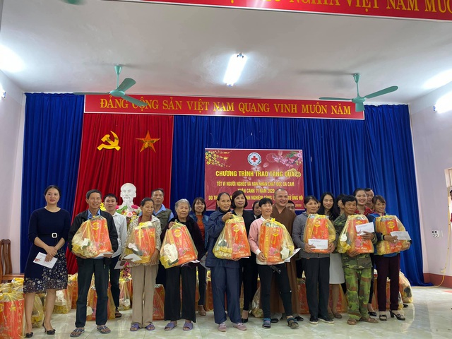 Xuân ấm yêu thương về với 300 hộ gia đình nghèo tỉnh Phú Thọ - Ảnh 6.