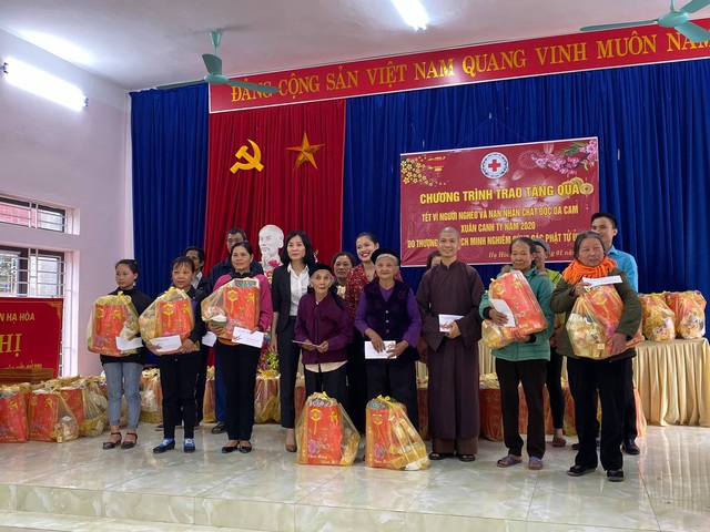 Xuân ấm yêu thương về với 300 hộ gia đình nghèo tỉnh Phú Thọ - Ảnh 1.
