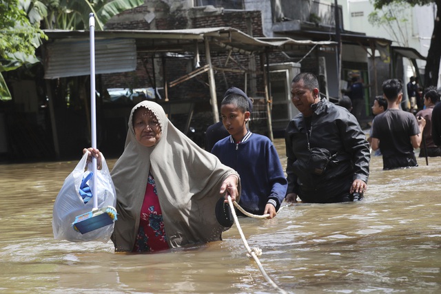 Indonesia chuẩn bị hứng chịu nhiều đợt mưa lớn trên cả nước - Ảnh 4.