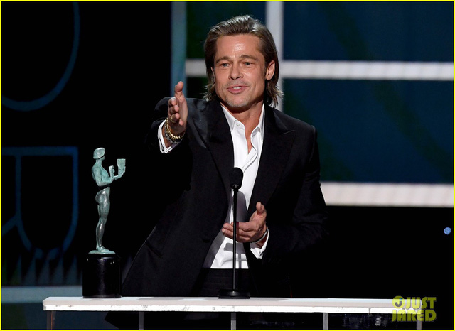 Brad Pitt gây sốt với hình ảnh tái hợp với vợ cũ Jennifer Aniston - Ảnh 1.