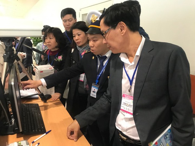 Tăng cường kiểm tra thân nhiệt phòng bệnh viêm phổi cấp tại Sân bay quốc tế Nội Bài - Ảnh 2.