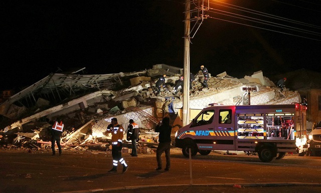 Động đất tại Thổ Nhĩ Kỳ, 18 người thiệt mạng - Ảnh 1.