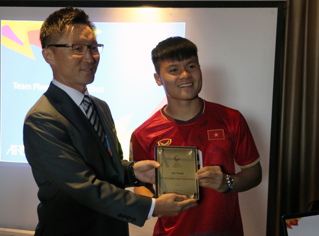 AFC giúp U23 Việt Nam làm quen với các nguyên tắc của hệ thống VAR - Ảnh 1.