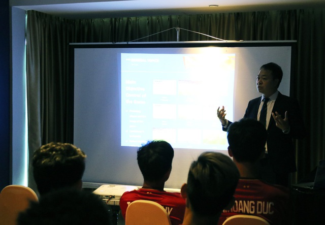 AFC giúp U23 Việt Nam làm quen với các nguyên tắc của hệ thống VAR - Ảnh 2.