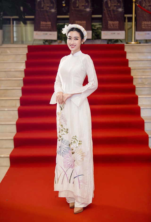 Hoa hậu Ngọc Hân, Đỗ Mỹ Linh diện áo dài đọ sắc một 9 một 10 - Ảnh 6.
