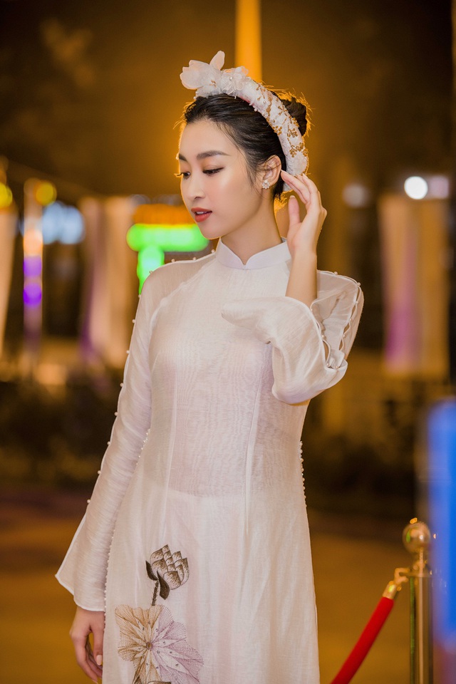 Hoa hậu Ngọc Hân, Đỗ Mỹ Linh diện áo dài đọ sắc một 9 một 10 - Ảnh 11.