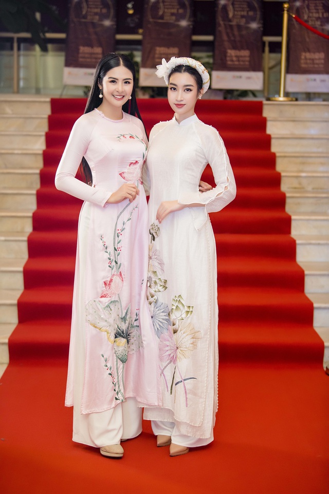 Hoa hậu Ngọc Hân, Đỗ Mỹ Linh diện áo dài đọ sắc một 9 một 10 - Ảnh 1.