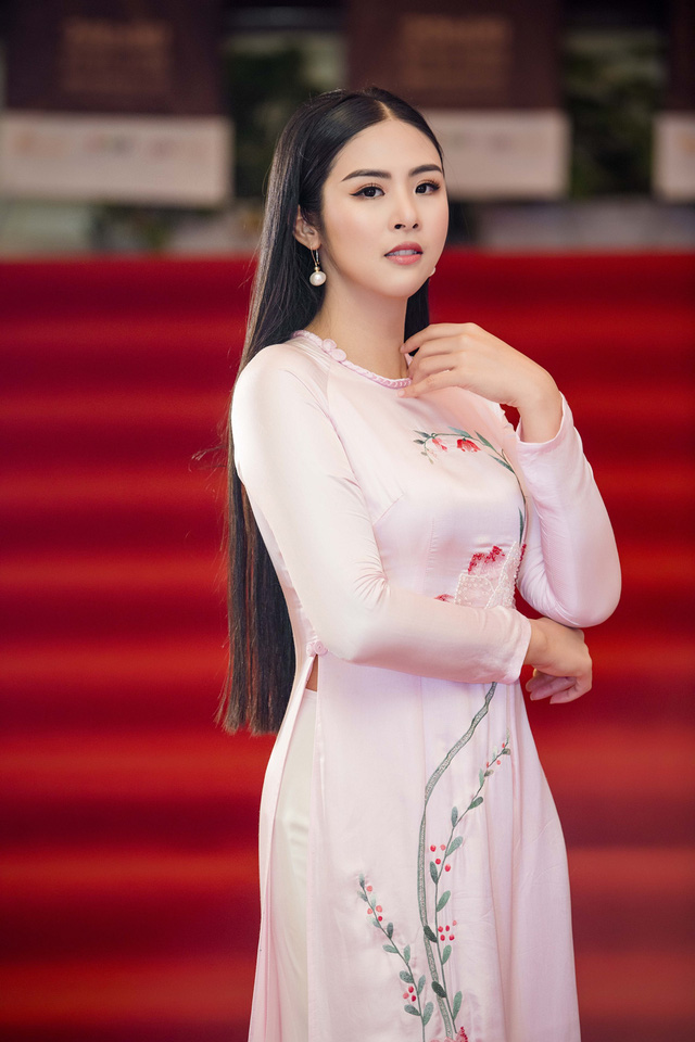 Hoa hậu Ngọc Hân, Đỗ Mỹ Linh diện áo dài đọ sắc một 9 một 10 - Ảnh 7.