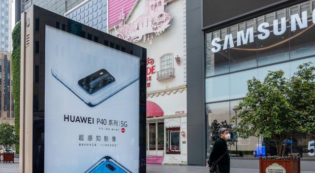 Samsung đoạt lại ngôi vương smartphone của Huawei  - Ảnh 1.