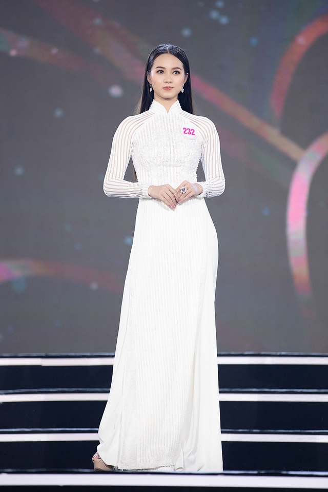 Sắc trắng tinh khôi phủ kín sân khấu phần thi Áo dài Bán kết Hoa hậu Việt Nam 2020 - Ảnh 14.