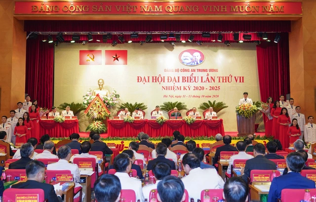 Thủ tướng Nguyễn Xuân Phúc dự Đại hội Đảng bộ Công an Trung ương - Ảnh 4.
