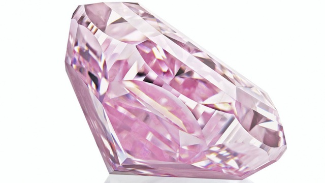 Sothebys sắp bán đấu giá viên kim cương tím hồng siêu hiếm - Ảnh 1.