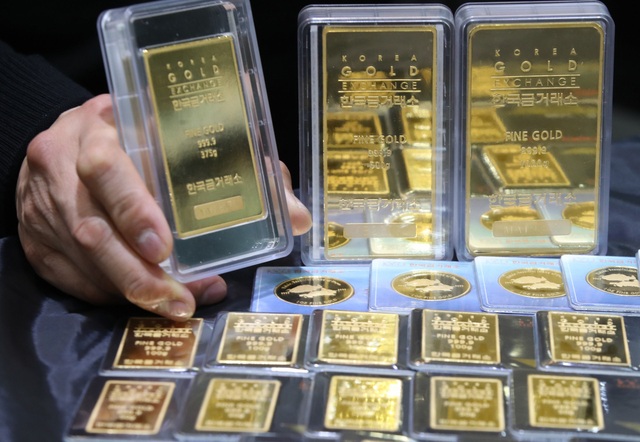 Giá vàng trong nước “bốc hơi”, lùi về mốc 56 triệu đồng/lượng - Ảnh 1.