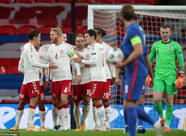 Harry Maguire nhận thẻ đỏ, ĐT Anh thua Đan Mạch ngay trên sân nhà (UEFA Nations League 2020/21) - Ảnh 4.