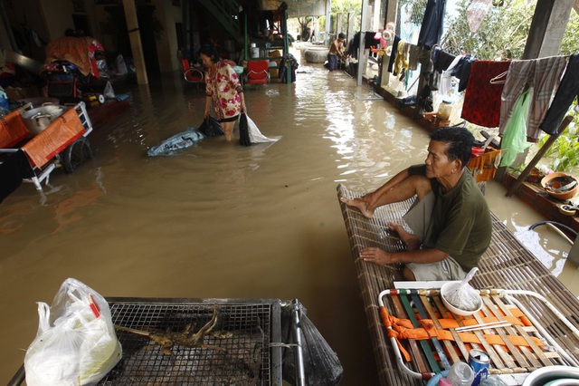 Lũ lụt nghiêm trọng ở Campuchia, hàng chục người thiệt mạng - Ảnh 2.