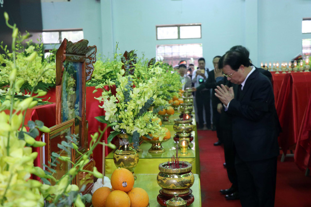 Phó Thủ tướng Trịnh Đình Dũng dự lễ tang 13 đồng chí hy sinh tại Rào Trăng 3 - Ảnh 4.