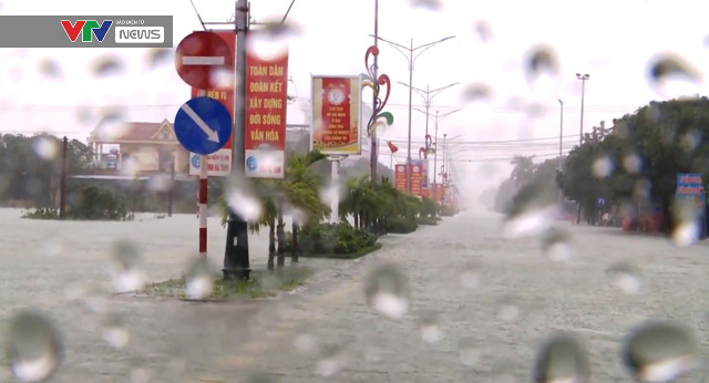 Hà Tĩnh sơ tán gần 21.000 người do ngập lụt - Ảnh 4.
