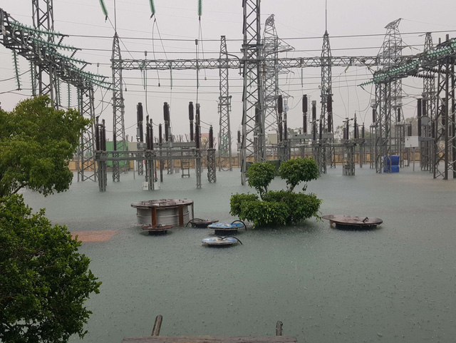 Miền Trung tiếp tục mưa lớn đến 21/10, Hà Tĩnh và Quảng Bình vẫn ngập lụt sâu - Ảnh 4.