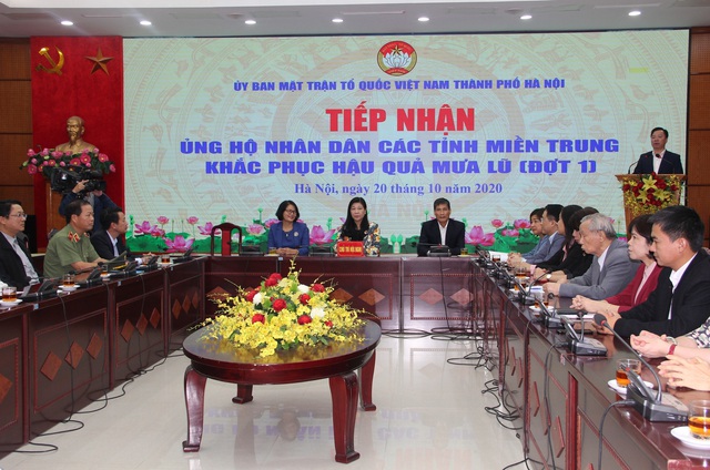 Hà Nội kêu gọi chung tay ủng hộ đồng bào vùng lũ miền Trung - Ảnh 2.