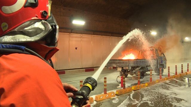 Hơn 300 người tham gia diễn tập cứu hộ, chữa cháy quy mô lớn tại đường hầm Thủ Thiêm - Ảnh 8.
