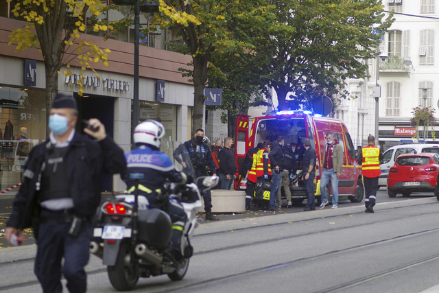 Gia tăng căng thẳng xã hội - tôn giáo tại Pháp sau một loạt vụ tấn công khủng bố - Ảnh 2.