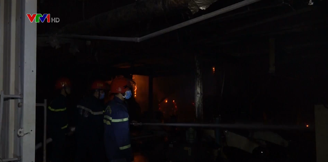 Cháy lớn tại Công ty Bao bì Fushan, thiệt hại ước tính hàng chục tỷ đồng - Ảnh 1.