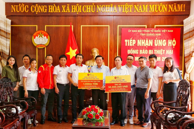 Tiếp tục những hoạt động ý nghĩa của đoàn đua xe đạp VTV - Cúp Tôn Hoa Sen - Ảnh 3.