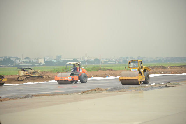 Đẩy nhanh tiến độ dự án nâng cấp đường băng sân bay Tân Sơn Nhất, đảm bảo chất lượng và an toàn - Ảnh 1.
