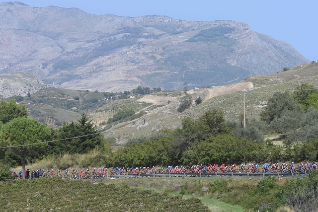 Diego Ulissi về nhất chặng 2 Giro dItalia 2020 - Ảnh 1.