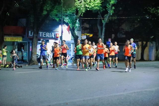 Dàn pacers VPBank Hanoi Marathon ASEAN 2020 khuấy đảo đêm thu Hà Nội - Ảnh 2.