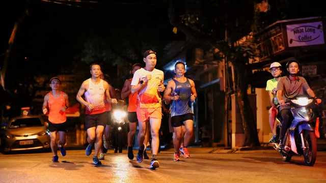 Dàn pacers VPBank Hanoi Marathon ASEAN 2020 khuấy đảo đêm thu Hà Nội - Ảnh 3.