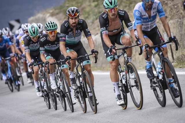 Arnaud Demare về nhất chặng 4 Giro d’Italia 2020 - Ảnh 1.
