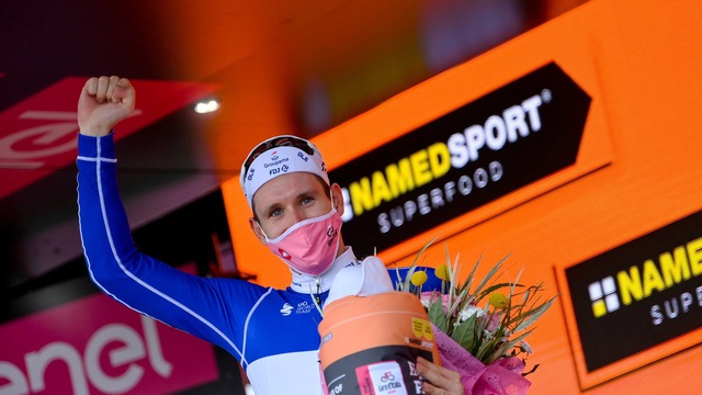 Arnaud Demare về nhất chặng 4 Giro d’Italia 2020 - Ảnh 3.