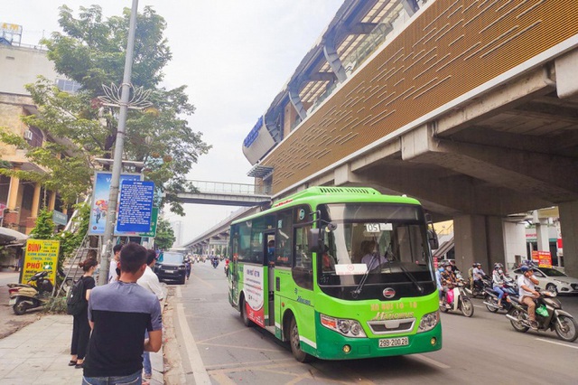 Cần triển khai làn đường riêng cho xe bus - Ảnh 1.