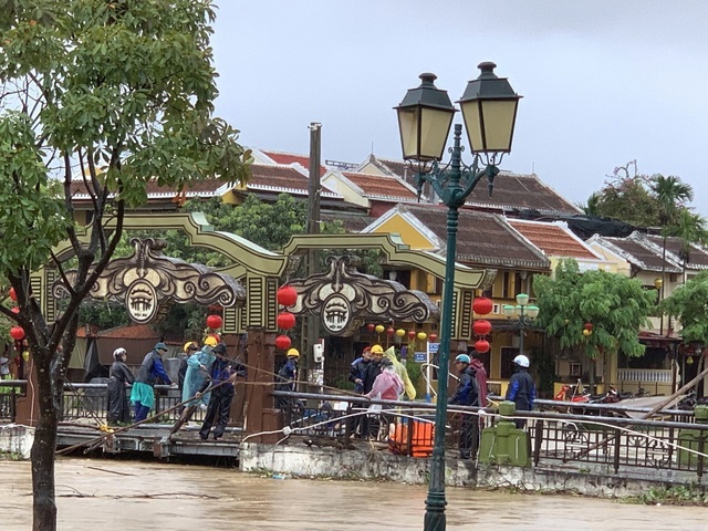Quảng Nam kêu gọi người dân di dời đến nơi an toàn tránh mưa lũ - Ảnh 1.