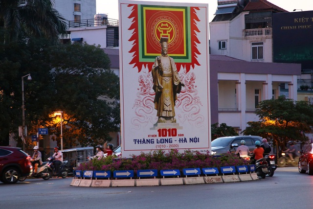 Hà Nội rực rỡ cờ hoa kỷ niệm 1010 năm Thăng Long - Hà Nội - Ảnh 9.